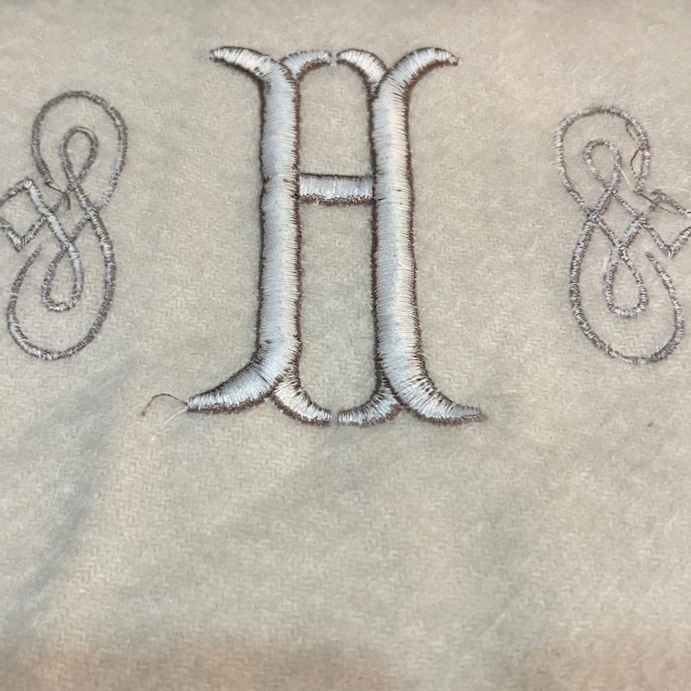The London Trading Company 100% cashmere scarf Monogram H /2285 - Picture 2 of 4